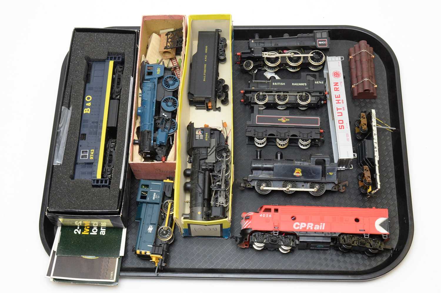 Lot 769 - Boxed and unboxed 00-gauge locomotives, tenders and rolling stock.