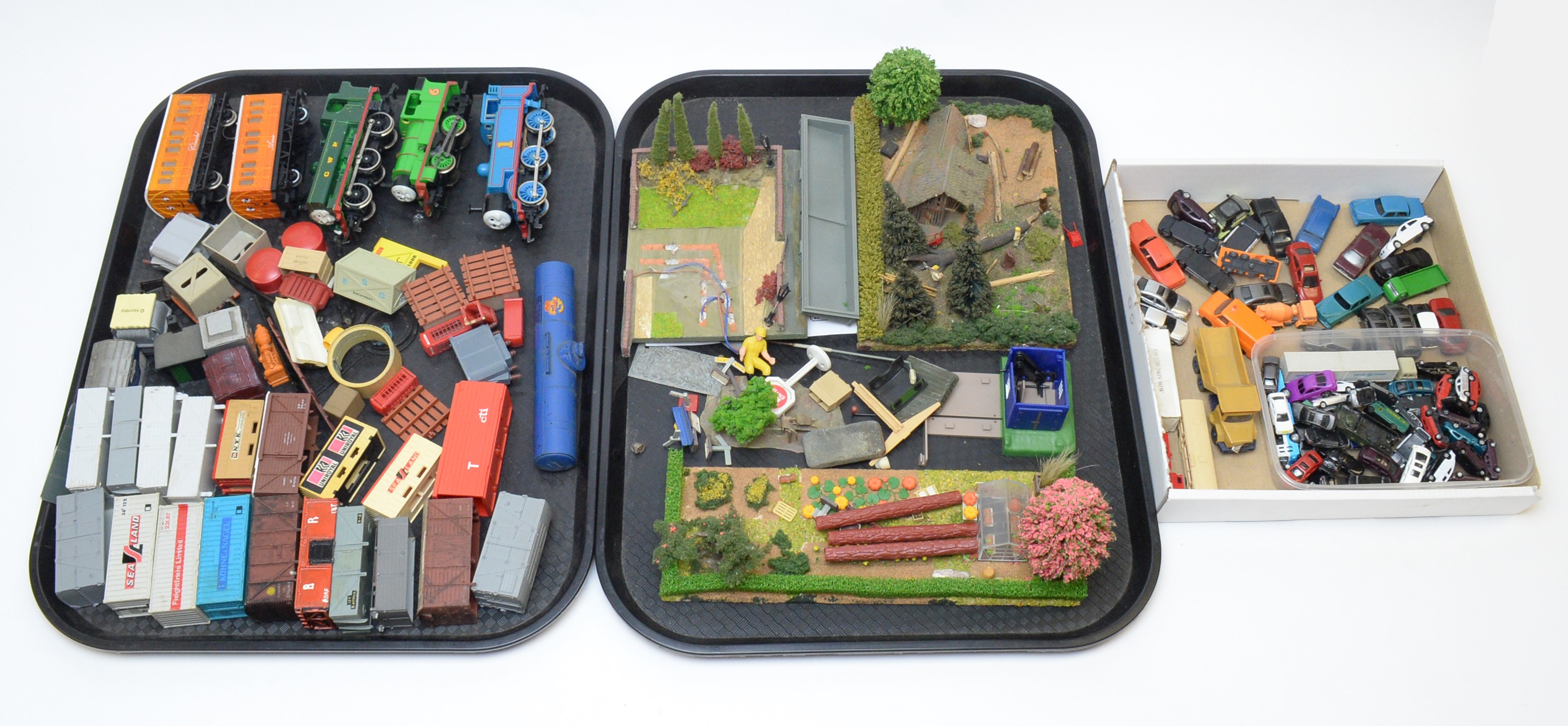 Lot 773 Trains, rolling stock, platform accessories,