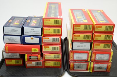 Lot 789 - Hornby and Bachmann rolling stock and other items.