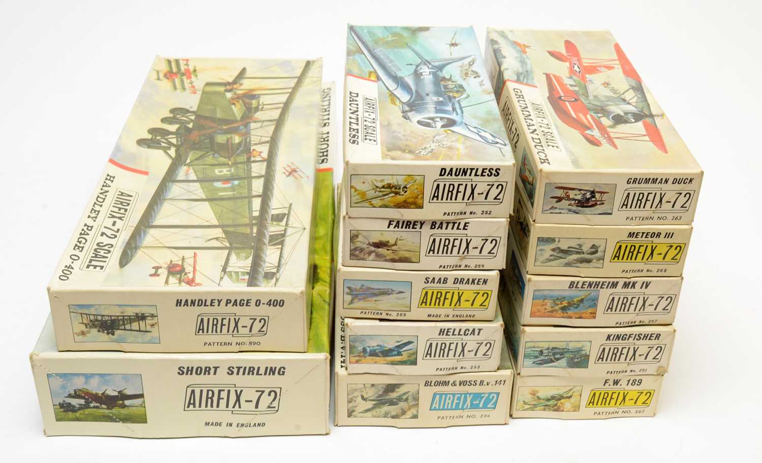 Lot 800 - Twelve boxed Airfix model construction kits.