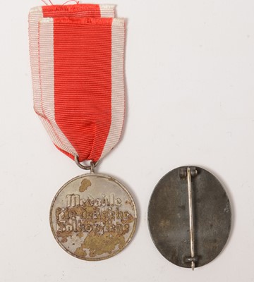 Lot 1022 - WWII German Social Welfare medal and a Wound badge
