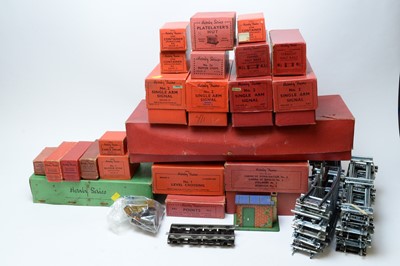 Lot 878 - Boxed (majority) and unboxed Hornby Railway 0-gauge platform accessories.