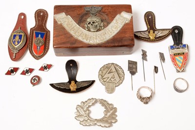 Lot 1037 - A collection of WWII and later German badges and buttons