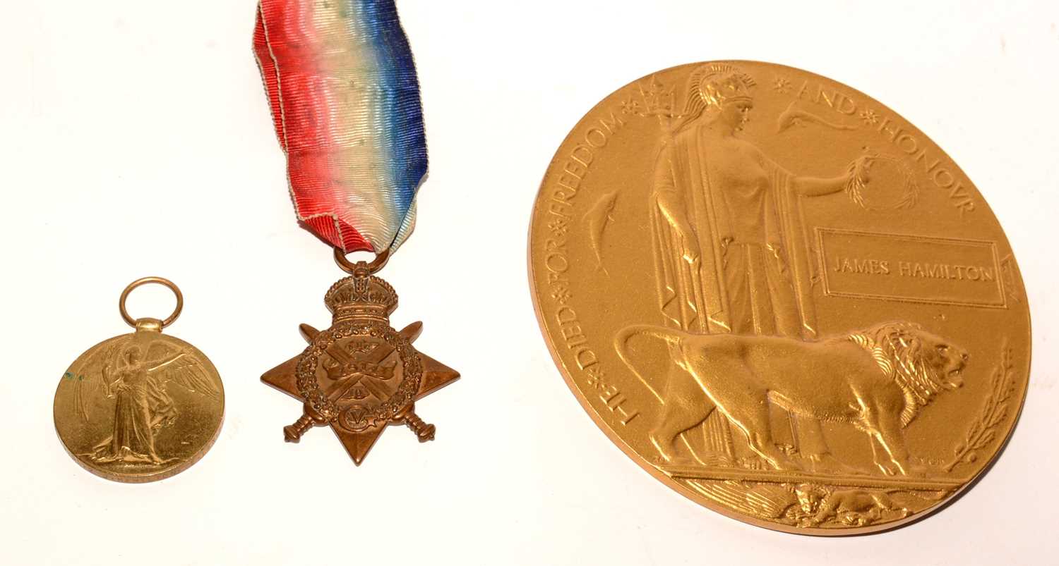 Lot 1012 - A pair of First World War General Service medals and plaque