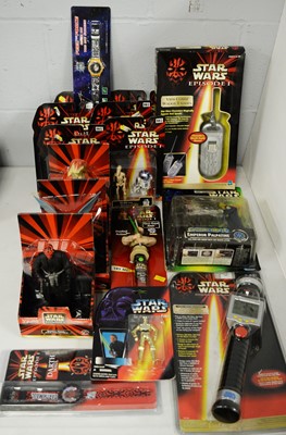 Lot 932 - Star Wars Episode I action figures and collectors' items.