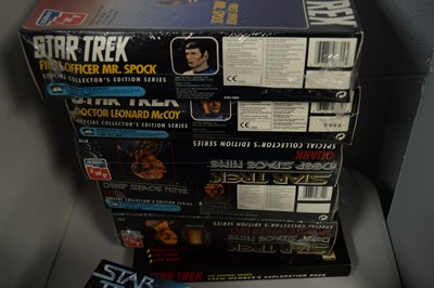Lot 934 - Boxed and packaged Star Trek action figures.