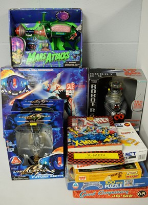 Lot 935 - Various Sci-Fi action figures and collectors' items.