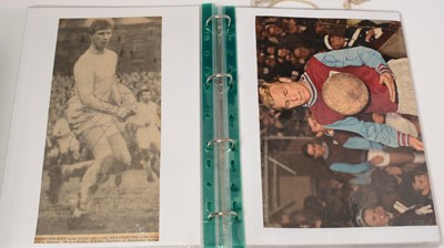 Lot 1237 - Autographs of the World Cup Final winning team members