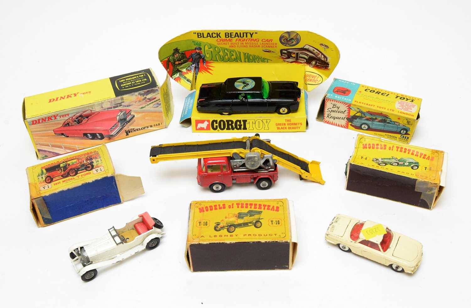 Lot 945 - Boxed and unboxed scale model diecast vehicles.