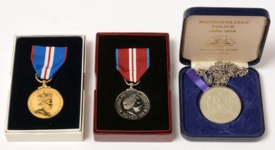 Lot 1336 - The Queen's Golden, Diamond Jubilee medals a Metropolitan Police 150th Anniversary medal
