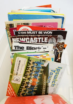 Lot 1253 - A large collection of 1970s football programmes