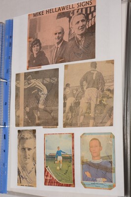 Lot 1245 - A comprehensive collection of 1960s autographs from the Sunderland AFC team players