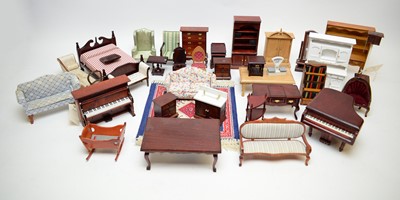 Lot 969 - A selection of doll's house furniture.