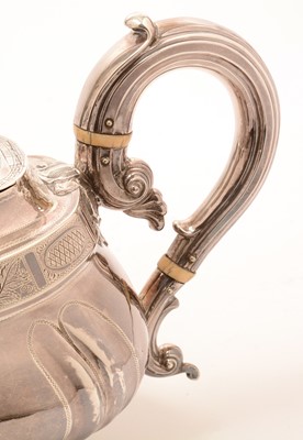 Lot 184 - A George III silver teapot, by Dorathy Langlands