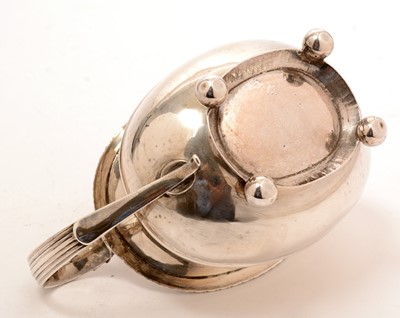 Lot 188 - A George IV silver cream jug, by John Walton, Newcastle
