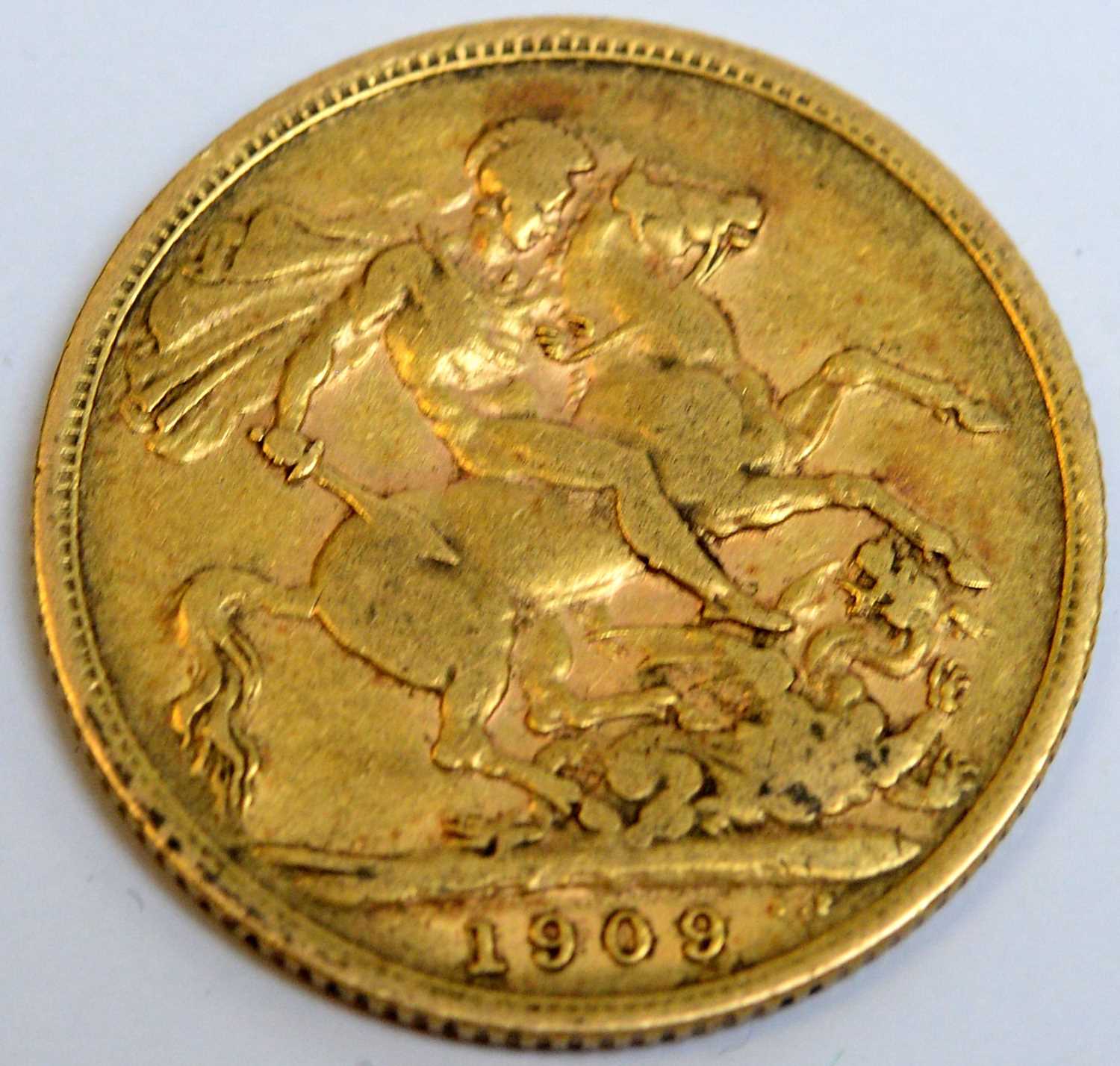 Lot 109 - A 1909 gold sovereign.