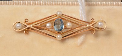 Lot 276 - An Edwardian aquamarine and seed pearl openwork bar brooch.