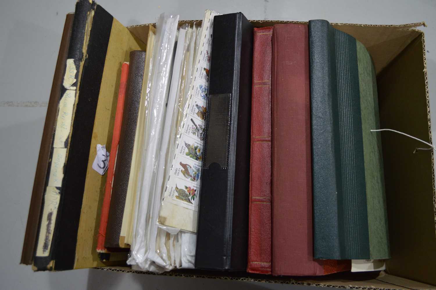 Lot 81 - World stamp albums and loose leaves