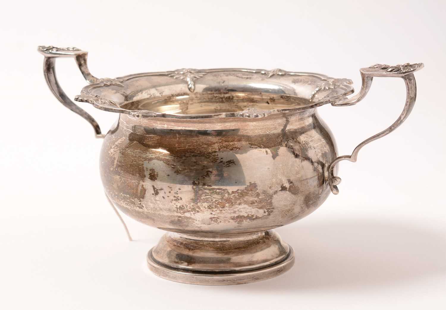 Lot 161 - A George V silver handled bowl.