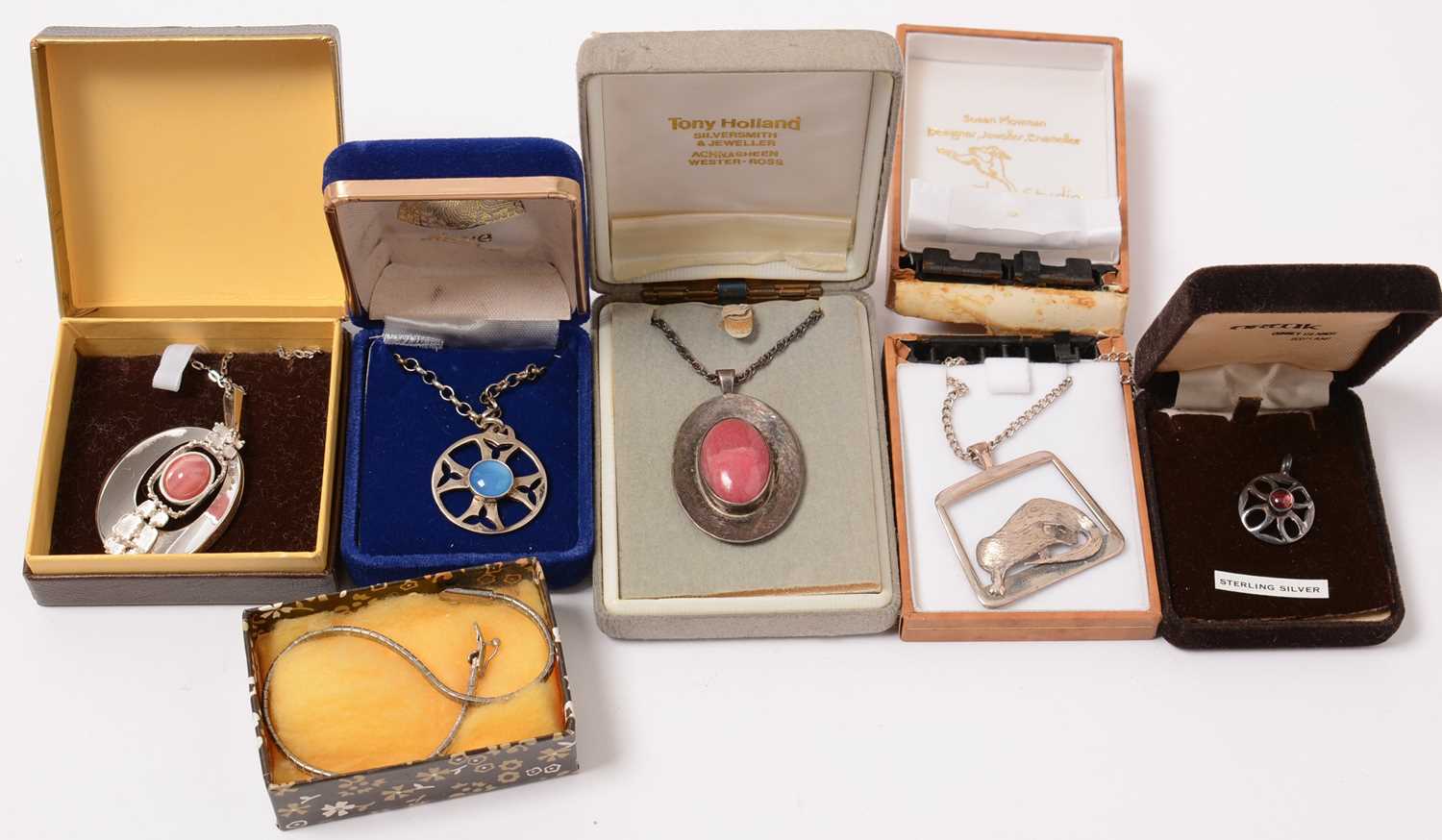 Lot 199 - Scottish silver and costume jewellery.