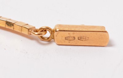 Lot 201 - A yellow metal box-link neck chain.