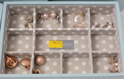 Lot 211 - A contemporary Stackers jewellery box containing contemporary jewellery.
