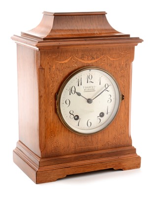 Lot 489 - An early 20th Century mantle clock, retailed by T. Gaunt & Co.
