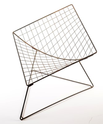 Lot 59 - Manner of Harry Bertoia: a wirework diamond pattern chair.