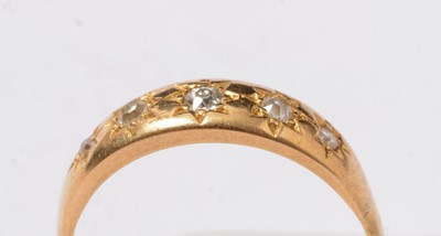 Lot 295 - A five stone diamond dress ring
