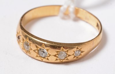 Lot 295 - A five stone diamond dress ring