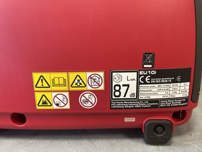Lot 559 - A Honda EU10i Inverter suitcase generator