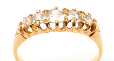 Lot 131 - A Victorian five stone diamond ring