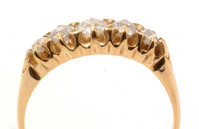 Lot 131 - A Victorian five stone diamond ring