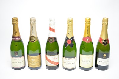 Lot 604 - Six bottles of champagne
