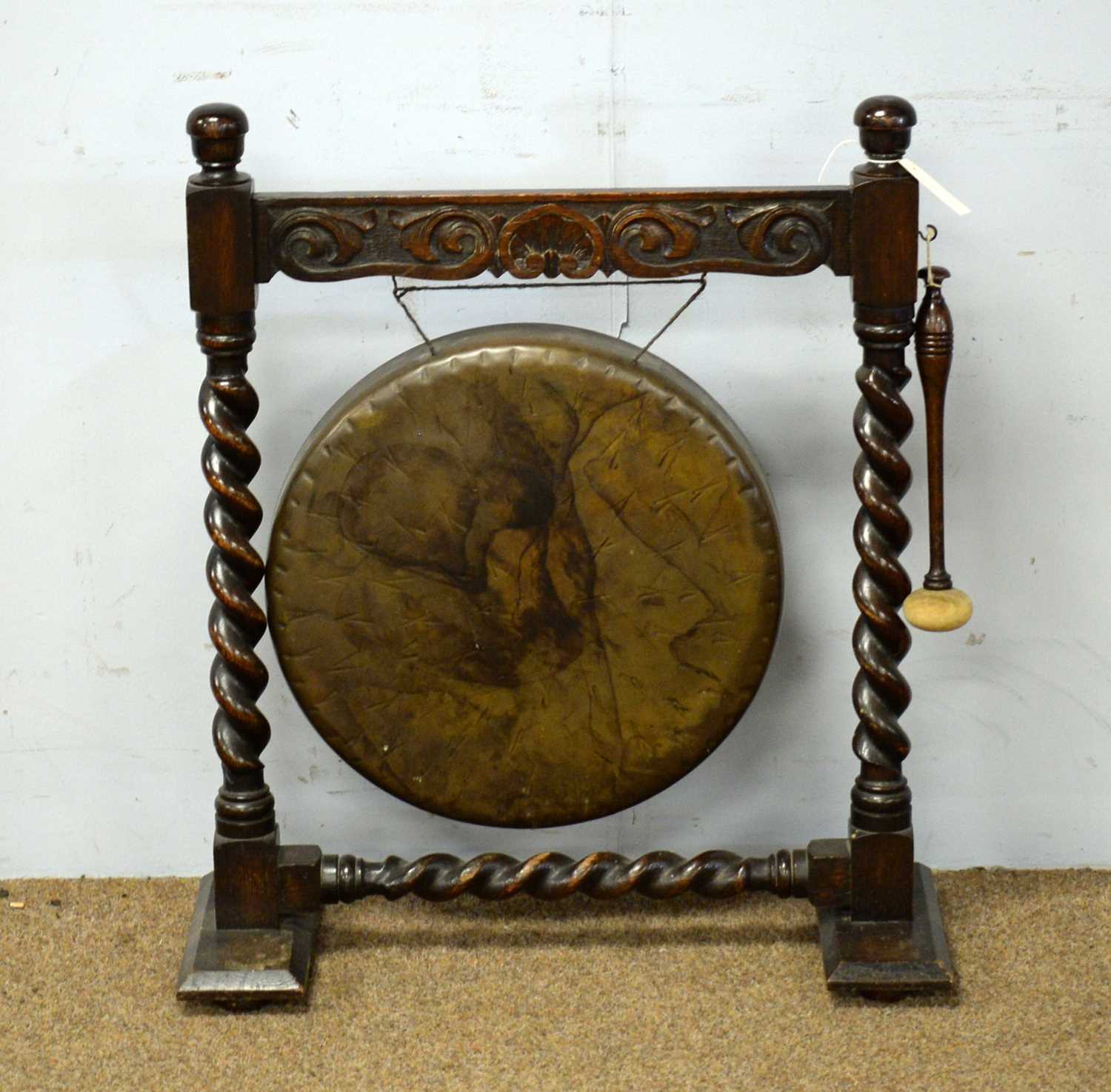 Lot 87 - An early 20th Century metal gong.