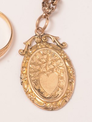 Lot 134 - A 19th Century carved cameo brooch and further yellow metal jewellery.
