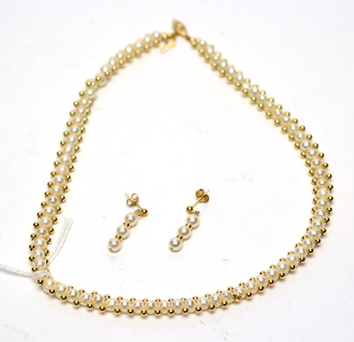 Lot 276 - A cultured pearl and yellow metal bead necklace