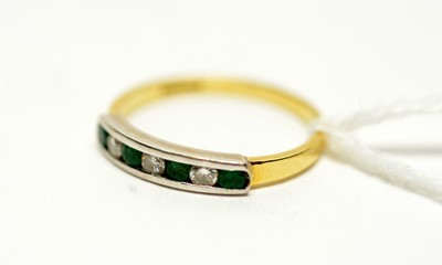Lot 299 - An emerald and diamond ring