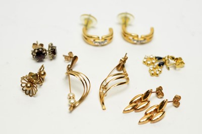 Lot 322 - A selection of gems set earrings