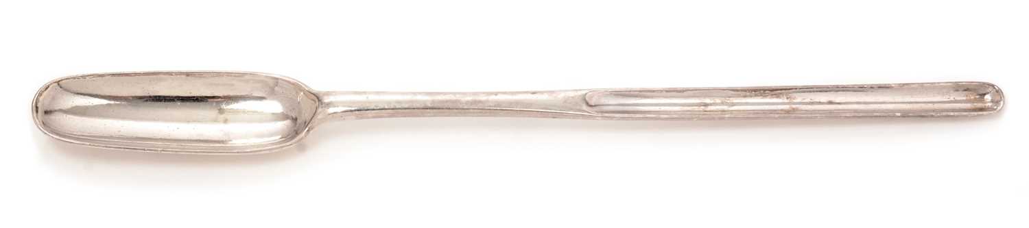 Lot 173 - A Queen Anne silver marrow scoop