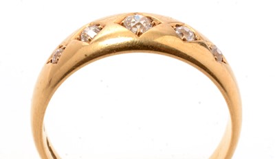 Lot 41 - A Victorian five stone diamond ring