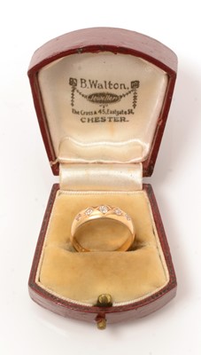 Lot 41 - A Victorian five stone diamond ring
