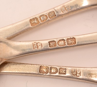 Lot 164 - A set of twelve Edward VII silver teaspoons
