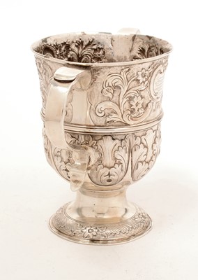 Lot 182 - A George III silver loving cup