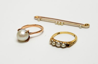 Lot 137 - Pearl and yellow-metal jewellery.