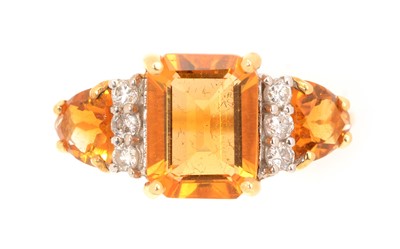 Lot 100 - A citrine and diamond ring