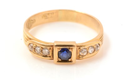 Lot 101 - A sapphire and diamond ring