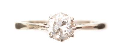Lot 102 - A single stone diamond ring