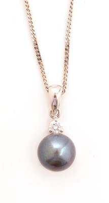 Lot 120 - A diamond and cultured black pearl pendant
