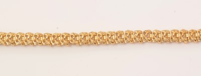 Lot 123 - A diamond bracelet